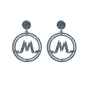 MEA MIO kleine logo oorbellen zilver - www.meamio.com